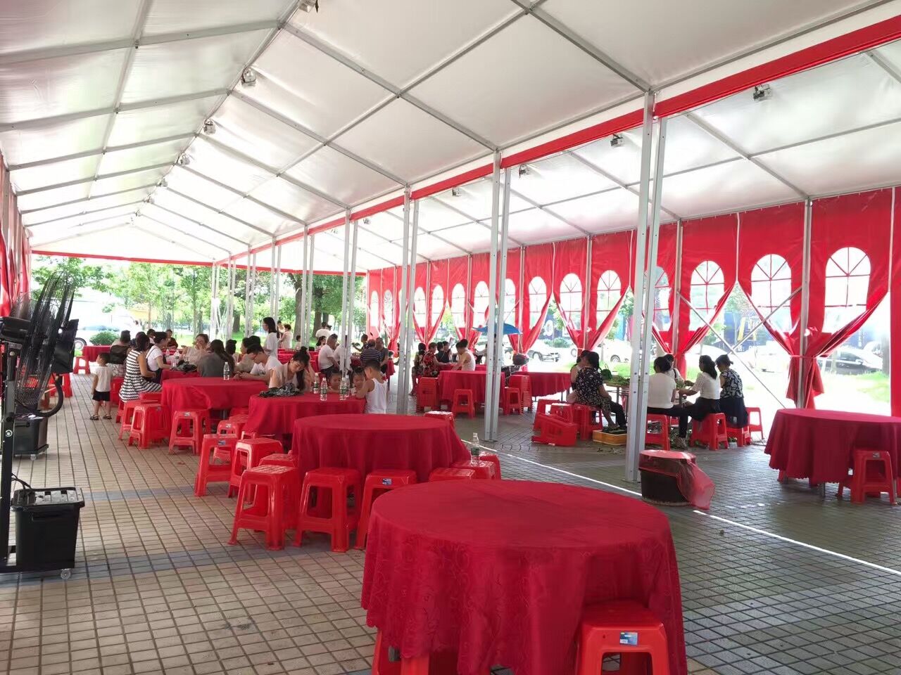 如何選擇高質(zhì)量的戶(hù)外婚慶篷房？